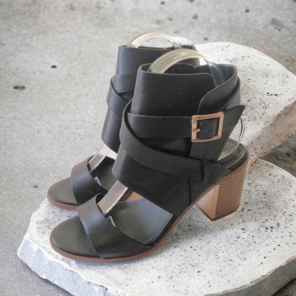 Lena Stone Heels Womens Size 6.5  Block Heel 3" Faux Leather Strappy Unique Shoe